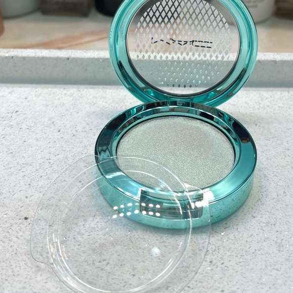 MAC ~ ‘INVESTMINT’ Bounce & Gleam Highlighter ~ Full Size ~ RARE & HTF ~ BNIB - Picture 6 of 16